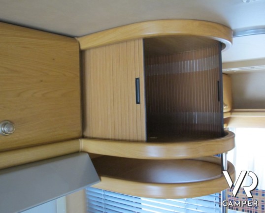 Laika Ecovip 6: camper mansardato usato, 5 posti, doppia dinette, portabici, antenna tv, pannello solare. Camper occasioni, camper in vendita a torino