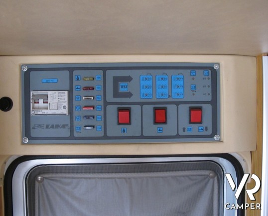 Laika Ecovip 6: camper mansardato usato, 5 posti, doppia dinette, portabici, antenna tv, pannello solare. Camper occasioni, camper in vendita a torino