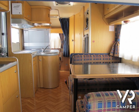 Laika Ecovip 6: camper mansardato usato, 5 posti, doppia dinette, portabici, antenna tv, pannello solare. Camper occasioni, camper in vendita a torino