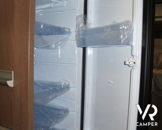 Carthago Compactline 143 LE: camper motorhome nuovo con letti gemelli posteriori, ampio garage, 4 posti omologati, camper nuovo 2019