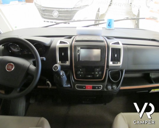 Carthago Compactline 143 LE: camper motorhome nuovo con letti gemelli posteriori, ampio garage, 4 posti omologati, camper nuovo 2019