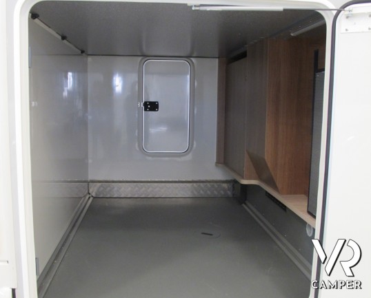 Carthago Compactline 143 LE: camper motorhome nuovo con letti gemelli posteriori, ampio garage, 4 posti omologati, camper nuovo 2019