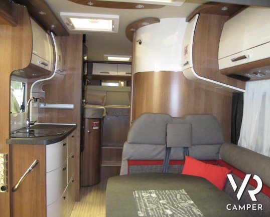 Carthago Compactline 143 LE: camper motorhome nuovo con letti gemelli posteriori, ampio garage, 4 posti omologati, camper nuovo 2019