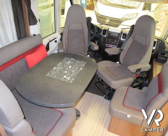 Carthago Compactline 143 LE: camper motorhome nuovo con letti gemelli posteriori, ampio garage, 4 posti omologati, camper nuovo 2019