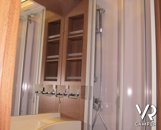 Carthago Compactline 143 LE: camper motorhome nuovo con letti gemelli posteriori, ampio garage, 4 posti omologati, camper nuovo 2019