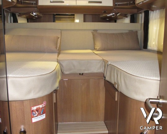 Carthago Compactline 143 LE: camper motorhome nuovo con letti gemelli posteriori, ampio garage, 4 posti omologati, camper nuovo 2019