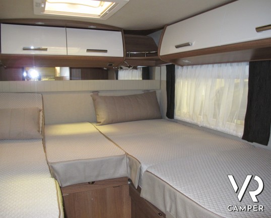 Carthago Compactline 143 LE: camper motorhome nuovo con letti gemelli posteriori, ampio garage, 4 posti omologati, camper nuovo 2019