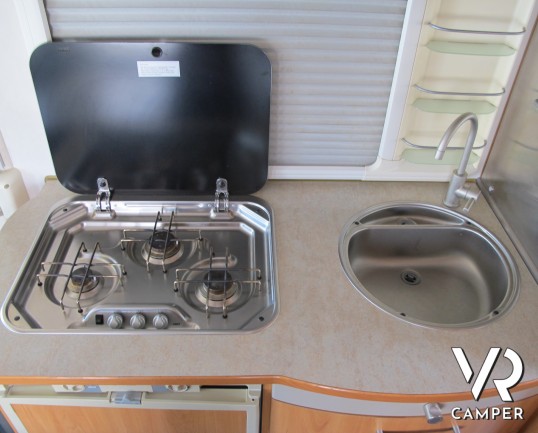 Hymer B 674 - camper motorhome usato, con letti gemelli, ampio garage, telaio AL-KO, doppio pavimento. ItaliaVR vendita e noleggio motorhome a Torino