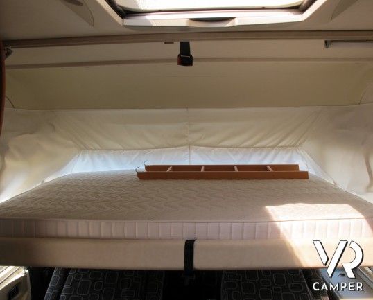 Hymer B 674 - camper motorhome usato, con letti gemelli, ampio garage, telaio AL-KO, doppio pavimento. ItaliaVR vendita e noleggio motorhome a Torino