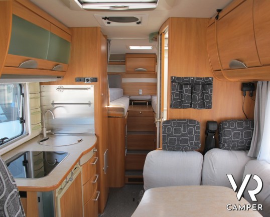 Hymer B 674 - camper motorhome usato, con letti gemelli, ampio garage, telaio AL-KO, doppio pavimento. ItaliaVR vendita e noleggio motorhome a Torino