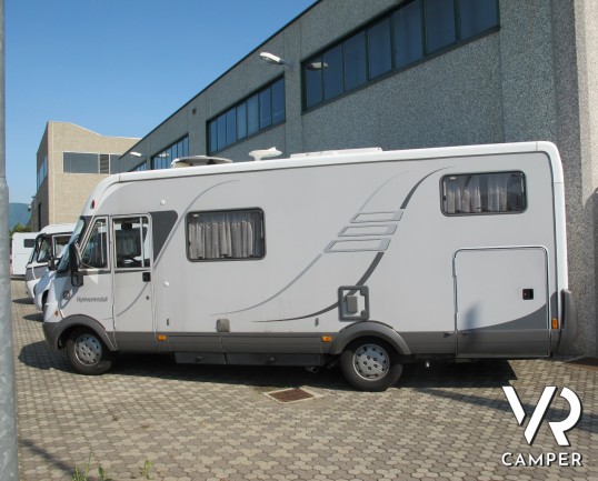 Hymer B 674 - camper motorhome usato, con letti gemelli, ampio garage, telaio AL-KO, doppio pavimento. ItaliaVR vendita e noleggio motorhome a Torino