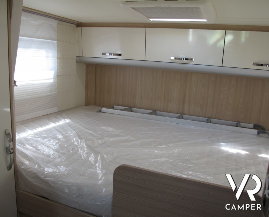 Burstner Ixeo Time 710 G "Edition 30": camper semintegrale nuovo in edizione speciale con letto basculante elettrico, ampio garage e comoda dinette