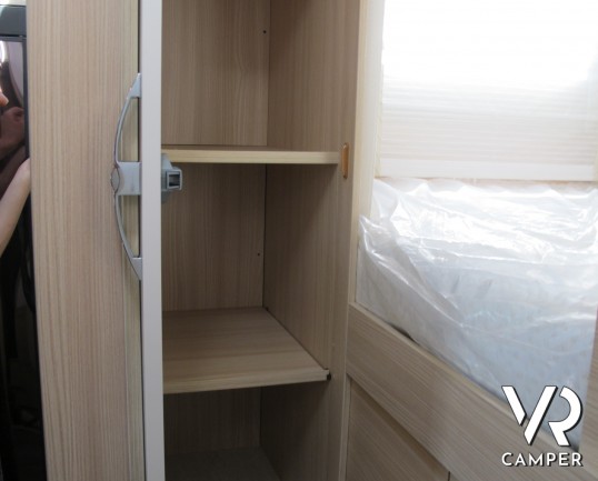 Burstner Ixeo Time 710 G "Edition 30": camper semintegrale nuovo in edizione speciale con letto basculante elettrico, ampio garage e comoda dinette