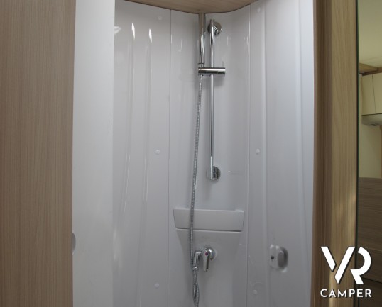 Burstner Ixeo Time 710 G "Edition 30": camper semintegrale nuovo in edizione speciale con letto basculante elettrico, ampio garage e comoda dinette