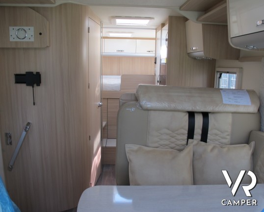 Burstner Ixeo Time 710 G "Edition 30": camper semintegrale nuovo in edizione speciale con letto basculante elettrico, ampio garage e comoda dinette