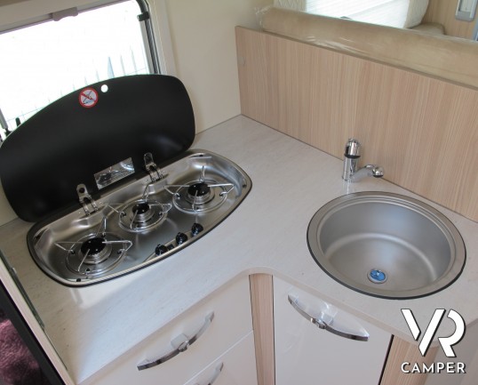 Burstner Ixeo Time 710 G "Edition 30": camper semintegrale nuovo in edizione speciale con letto basculante elettrico, ampio garage e comoda dinette