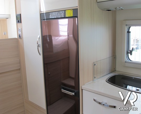 Burstner Ixeo Time 710 G "Edition 30": camper semintegrale nuovo in edizione speciale con letto basculante elettrico, ampio garage e comoda dinette