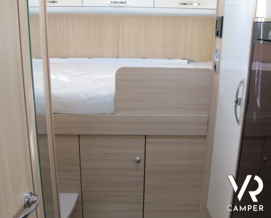 Burstner Ixeo Time 710 G "Edition 30": camper semintegrale nuovo in edizione speciale con letto basculante elettrico, ampio garage e comoda dinette