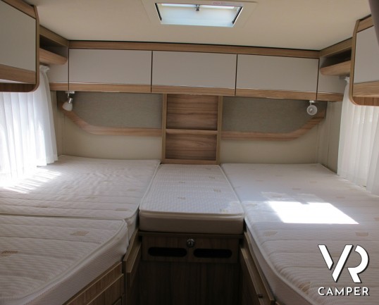 Hymer Exsis I 678 - camper motorhome usato recente, 5 posti omologati, con portamoto, veranda, antenna satellitare automatica, retrocamera