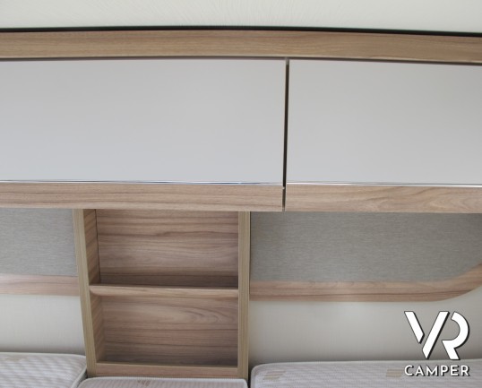 Hymer Exsis I 678 - camper motorhome usato recente, 5 posti omologati, con portamoto, veranda, antenna satellitare automatica, retrocamera
