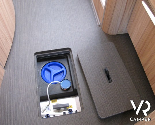 Hymer Exsis I 678 - camper motorhome usato recente, 5 posti omologati, con portamoto, veranda, antenna satellitare automatica, retrocamera