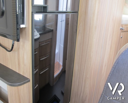 Hymer Exsis I 678 - camper motorhome usato recente, 5 posti omologati, con portamoto, veranda, antenna satellitare automatica, retrocamera