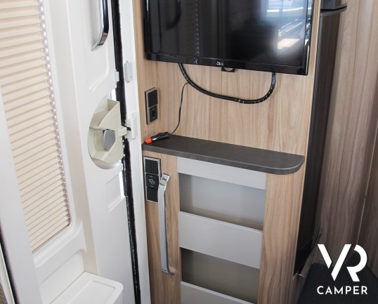 Hymer Exsis I 678 - camper motorhome usato recente, 5 posti omologati, con portamoto, veranda, antenna satellitare automatica, retrocamera