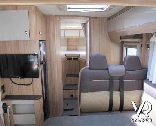 Hymer Exsis I 678 - camper motorhome usato recente, 5 posti omologati, con portamoto, veranda, antenna satellitare automatica, retrocamera