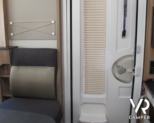 Hymer Exsis I 678 - camper motorhome usato recente, 5 posti omologati, con portamoto, veranda, antenna satellitare automatica, retrocamera