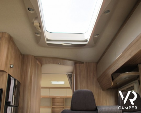 Hymer Exsis I 678 - camper motorhome usato recente, 5 posti omologati, con portamoto, veranda, antenna satellitare automatica, retrocamera
