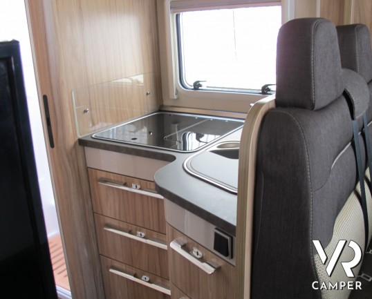 Hymer Exsis I 678 - camper motorhome usato recente, 5 posti omologati, con portamoto, veranda, antenna satellitare automatica, retrocamera