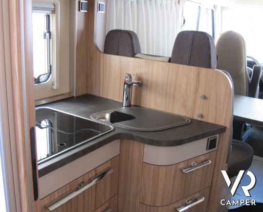 Hymer Exsis I 678 - camper motorhome usato recente, 5 posti omologati, con portamoto, veranda, antenna satellitare automatica, retrocamera