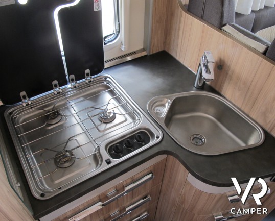 Hymer Exsis I 678 - camper motorhome usato recente, 5 posti omologati, con portamoto, veranda, antenna satellitare automatica, retrocamera