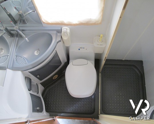 Moncayo Eco 60 - camper mansardato usato, con letti a castello e basculante. Vendita e noleggio camper nuovi e usati ItaliaVR Group a Torino e Piemont