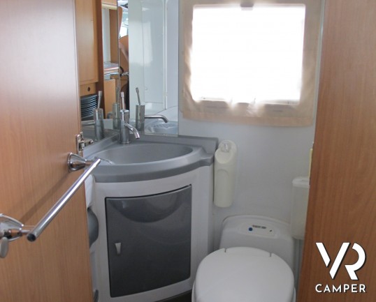 Moncayo Eco 60 - camper mansardato usato, con letti a castello e basculante. Vendita e noleggio camper nuovi e usati ItaliaVR Group a Torino e Piemont