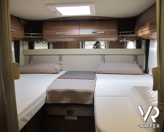 Carthago C-Tourer I 148 - camper motorhome recente con pochi km, con letti gemelli, oblò panoramico, veranda, garage per scooter