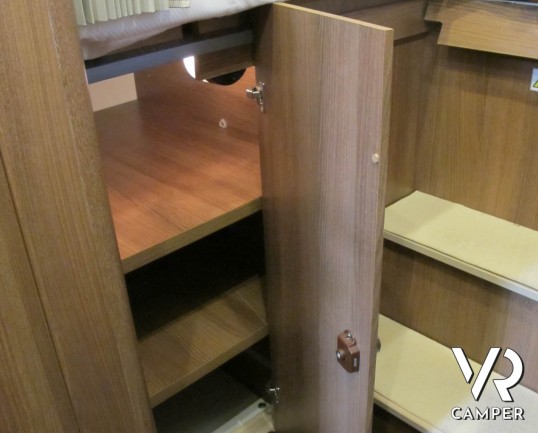 Carthago C-Tourer I 148 - camper motorhome recente con pochi km, con letti gemelli, oblò panoramico, veranda, garage per scooter