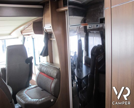 Carthago C-Tourer I 148 - camper motorhome recente con pochi km, con letti gemelli, oblò panoramico, veranda, garage per scooter