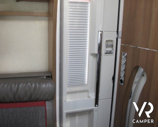 Carthago C-Tourer I 148 - camper motorhome recente con pochi km, con letti gemelli, oblò panoramico, veranda, garage per scooter