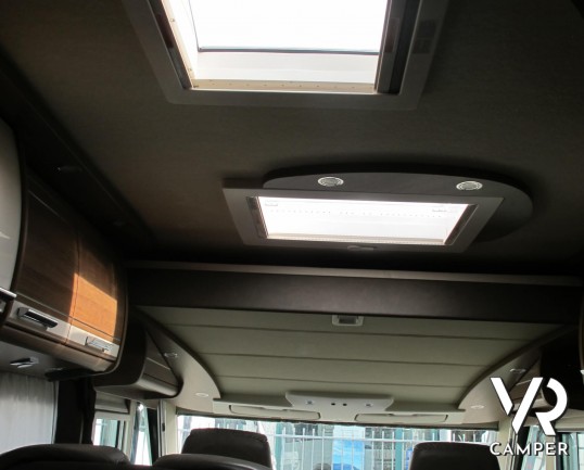 Carthago C-Tourer I 148 - camper motorhome recente con pochi km, con letti gemelli, oblò panoramico, veranda, garage per scooter