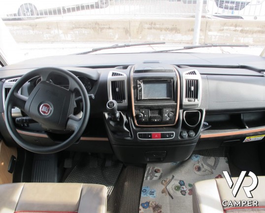 Carthago C-Tourer I 148 - camper motorhome recente con pochi km, con letti gemelli, oblò panoramico, veranda, garage per scooter