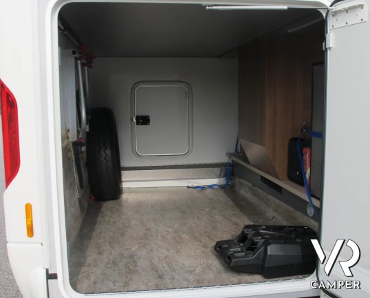 Carthago C-Tourer I 148 - camper motorhome recente con pochi km, con letti gemelli, oblò panoramico, veranda, garage per scooter