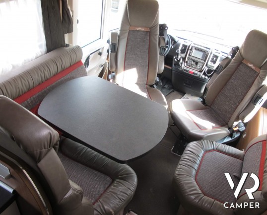 Carthago C-Tourer I 148 - camper motorhome recente con pochi km, con letti gemelli, oblò panoramico, veranda, garage per scooter