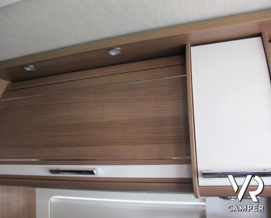 Carthago C-Tourer I 148 - camper motorhome recente con pochi km, con letti gemelli, oblò panoramico, veranda, garage per scooter