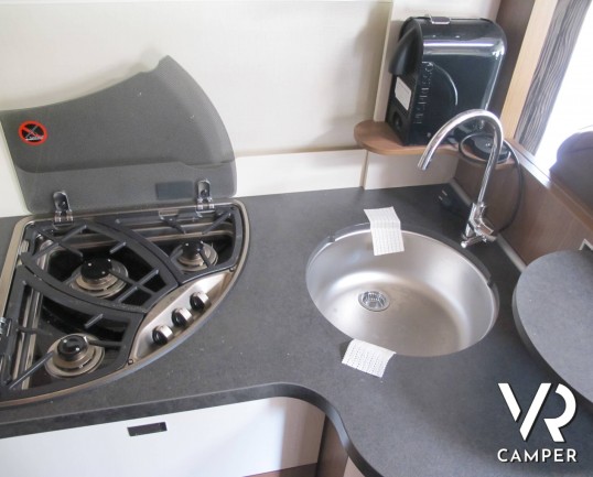 Carthago C-Tourer I 148 - camper motorhome recente con pochi km, con letti gemelli, oblò panoramico, veranda, garage per scooter