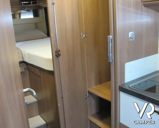 Carthago C-Tourer I 148 - camper motorhome recente con pochi km, con letti gemelli, oblò panoramico, veranda, garage per scooter