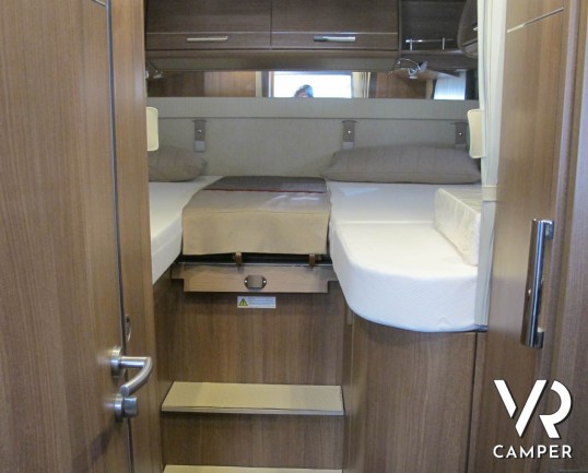 Carthago C-Tourer I 148 - camper motorhome recente con pochi km, con letti gemelli, oblò panoramico, veranda, garage per scooter