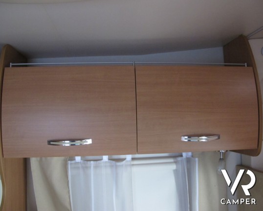 Chausson Flash 11 - camper mansardato usato con letto matrimoniale in coda e ampio garage, ottimo per famiglie fino a 5 persone, su potente meccanica