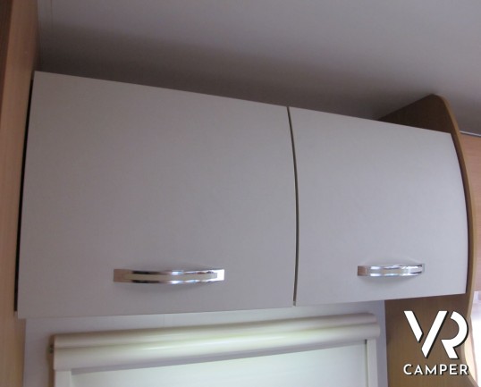 Chausson Flash 11 - camper mansardato usato con letto matrimoniale in coda e ampio garage, ottimo per famiglie fino a 5 persone, su potente meccanica