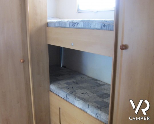 Elnagh Clipper 50: camper mansardato usato 7 posti, con doppia dinette, dotato di veranda e portabici. ItaliaVR vendita camper nuovi e usati a Torino